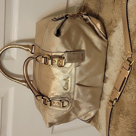 Coach - Picture 4 of 6